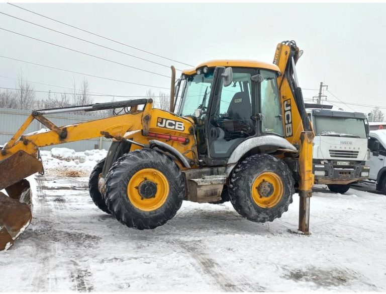 Равноколесный экскаватор-погрузчик JCB 4CX.