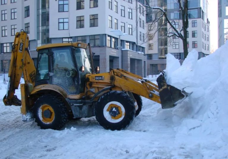 Равноколесный экскаватор-погрузчик JCB 4CX.